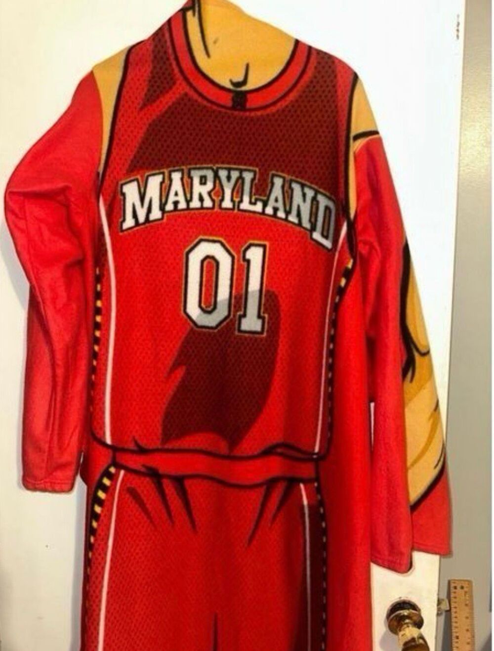 Vintage Maryland Terrapins NCAA Basketball Fleece Snuggie Sleeved wearable Blank